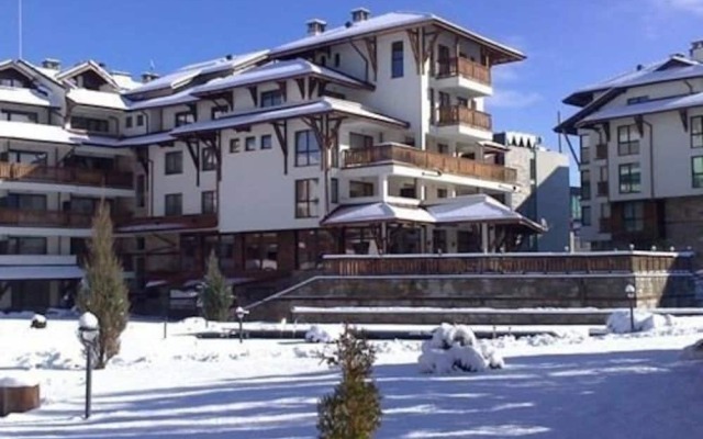 Bansko Royal Towers Hotel вид на фасад