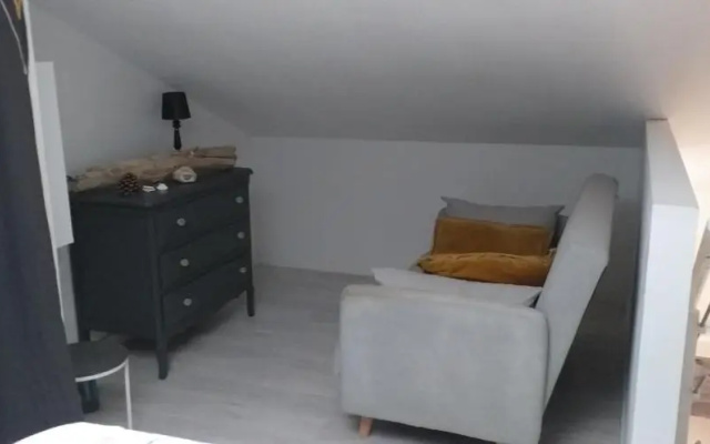 Maisonnette Au Bord De L Etang