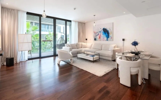 Trendy City Walk Living w Pool View Balcony