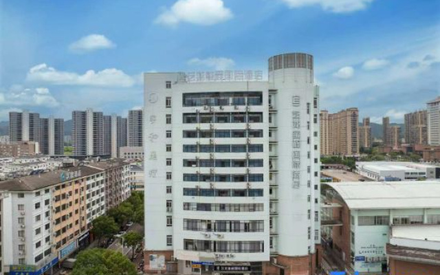 Elong Deluxe International Hotel (Tiantai Mountain High-speed Railway Station)