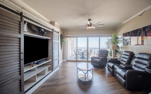Sea Breeze 1011 Penthouse