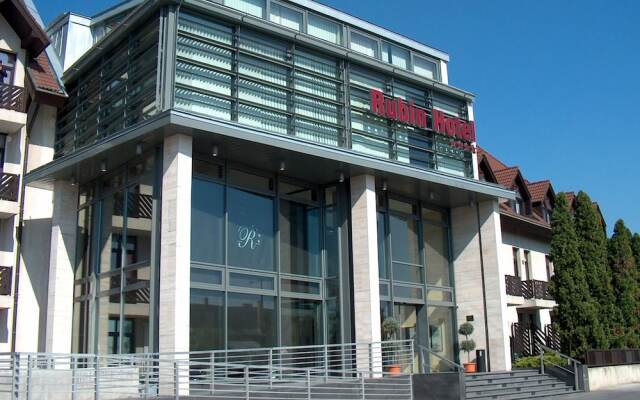 Rubin Wellness & Conference Hotel вид на фасад