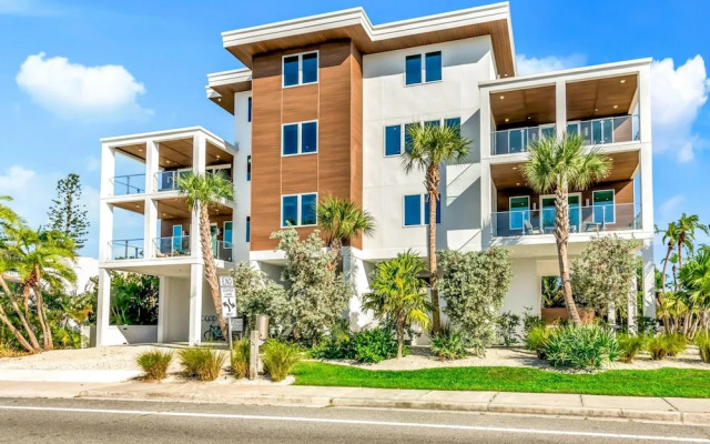 The Upper Deck in Siesta Key