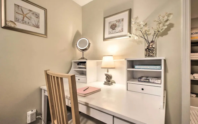Inviting Salem Apartment Near Waterfront & Museums