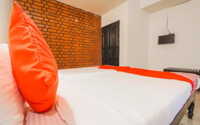 La Petite By OYO Rooms