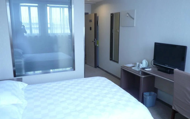 Super 8 Hotel Bengbu Railway Station