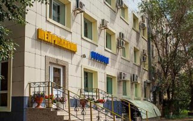 Гостиница Topaz Казахстан, Нур-Султан - отзывы, цены и фото номеров - забронировать гостиницу Topaz онлайн вид на фасад