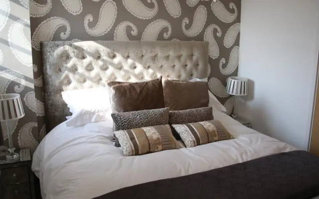 Quays Apartment