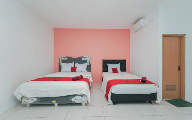 OYO 779 Mn One Residence Syariah Near ITC Cempaka Mas Near Kalbe Farma