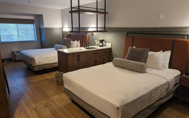 River Canyon Lodge