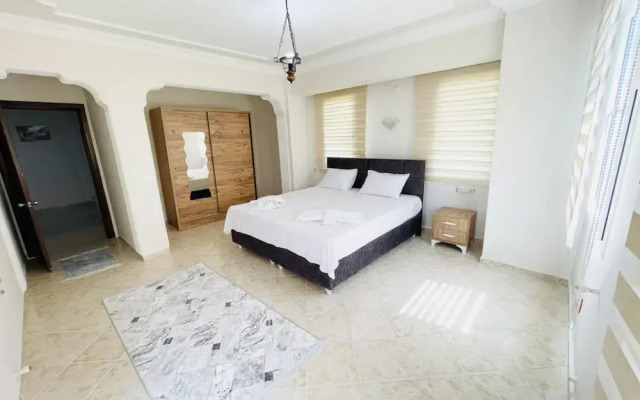Central Flat With Jacuzzi Private Pool in Fethiye