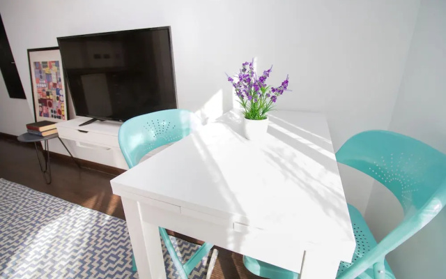 Modern & Stylish Flat Dos Aceras by La recepcion