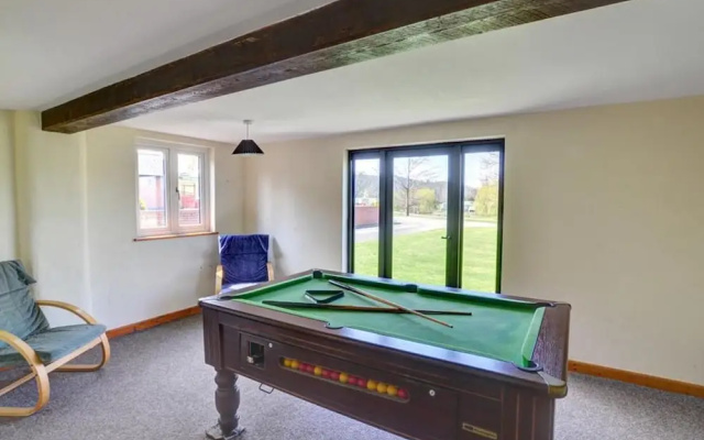 Spacious Holiday Home in Llandinam near River