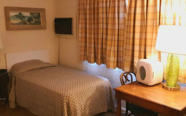 Broadus Motel