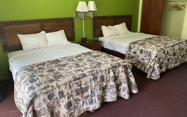 Desert Grove Inn and Suites