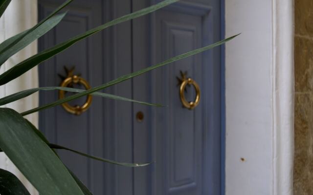 Отель Sally Port City Pads Валетта вид на фасад