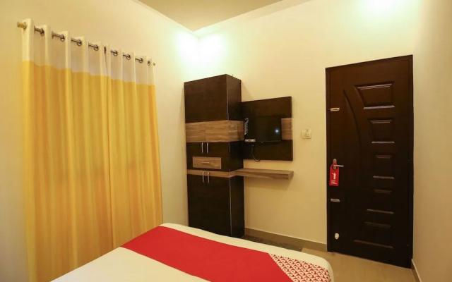 OYO 10152 Rail View Residency