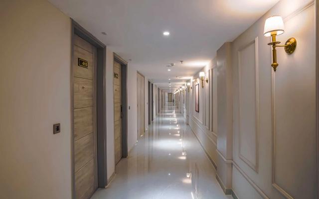Apartment in Mohali With Rooftop Pool