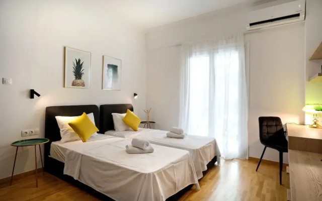 Elegant Big Apartment in Athens With Balcony