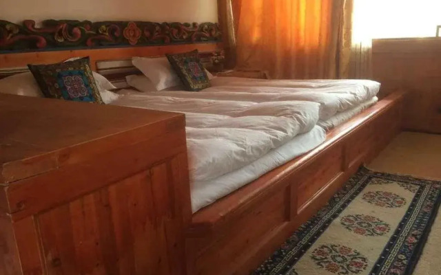 Yueliang Zhishang Hostel