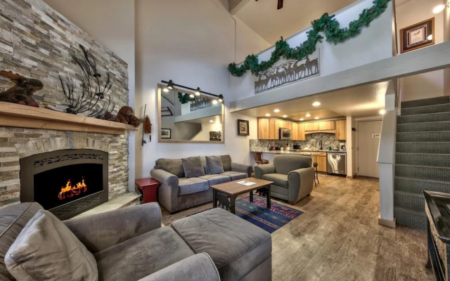 Newly Remodeled 1 Bed and Loft at Lakeland Village