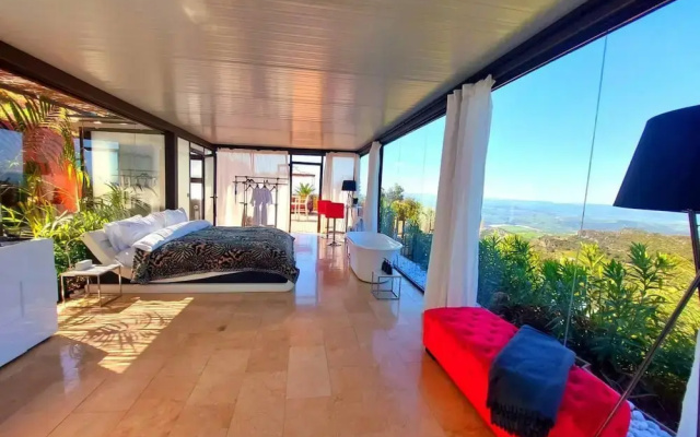 Stunning Glass Suite With Private Plunge Pool