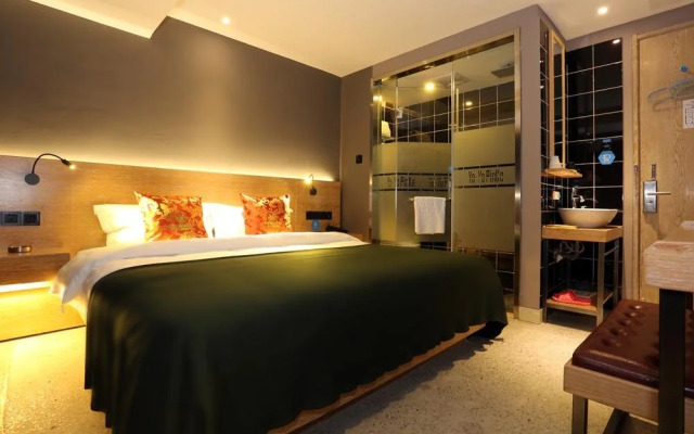 Yo Yo Pinke Hotel