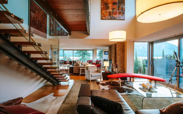 Lakeside Road - Sleeps 8 - Lake Views - Lake Front