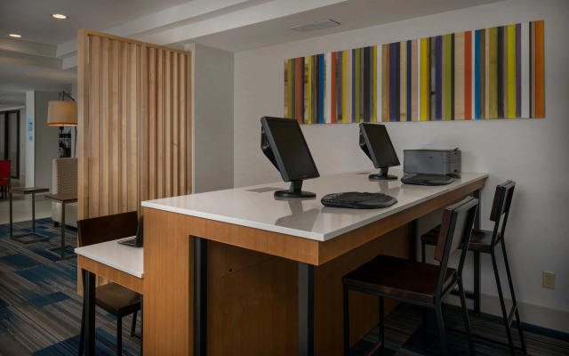 Holiday Inn Express & Suites Lawrence by IHG