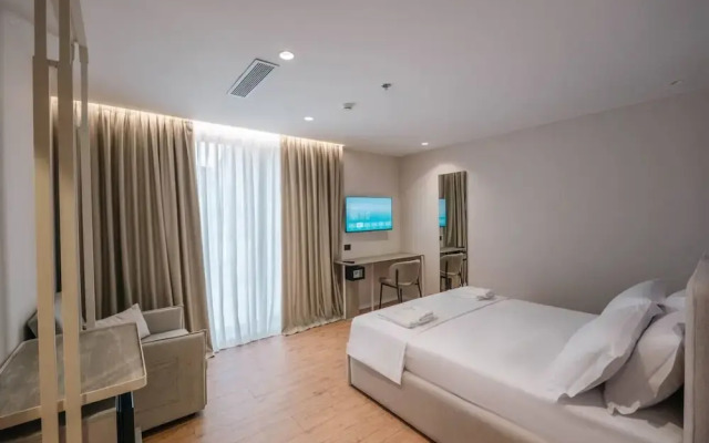 Ermes Deluxe Double Room With Balcony With Sofa