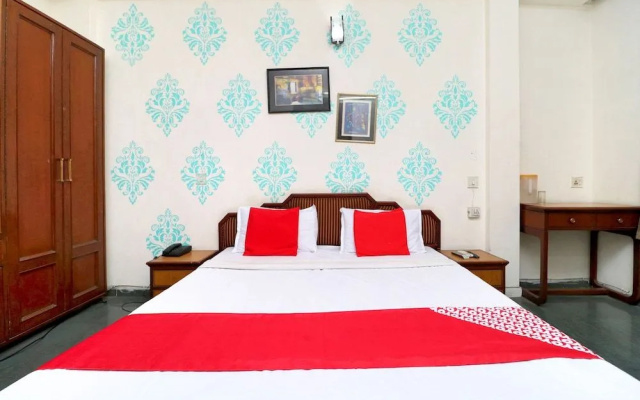 OYO 8623 Hotel Destination