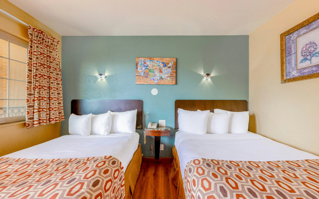 Hotel Avenida - Oceanside Camp Pendleton
