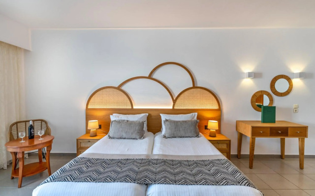 Delfina Art Hotel