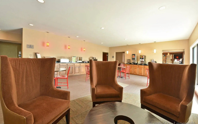 Holiday Inn Express & Suites Evansville North by IHG