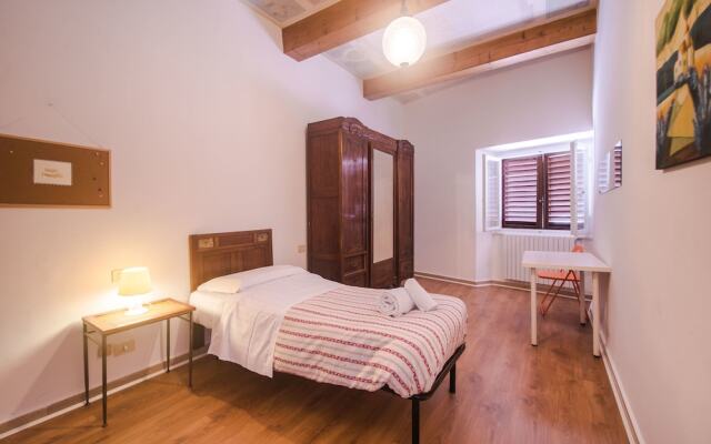 Отель Lovely 4BD Apt 3min Walk to Ponte Vecchio комната для гостей