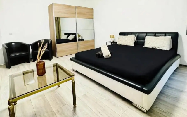 Cozy 3BR Apt for 6 Near to FAC Platz