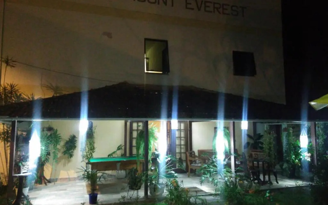 Hotel Mount Everest
