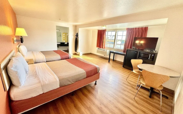 Studio 6 Suites – Bellflower, Ca - Los Angeles