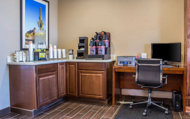 Comfort Inn & Suites At Talavi