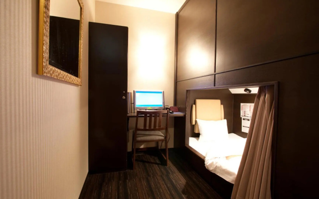 HEARTS Capsule Hotel & Spa Nakasu (Male Only)
