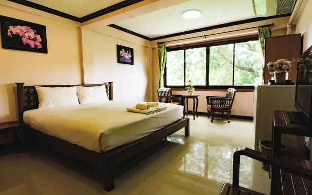 Hotel Avalon Chaweng(โรงแรมอวาลอง สมุย)