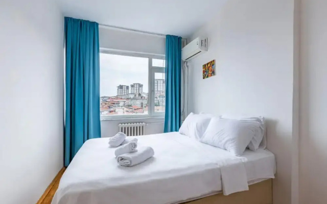 Eclectic and Cenral Flat With City View in Sisli