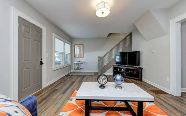 Chic Spacious Downtown Retreat