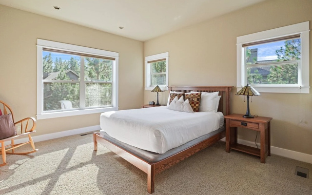 Big Wren 3 Bedroom Home by Redawning, Bend