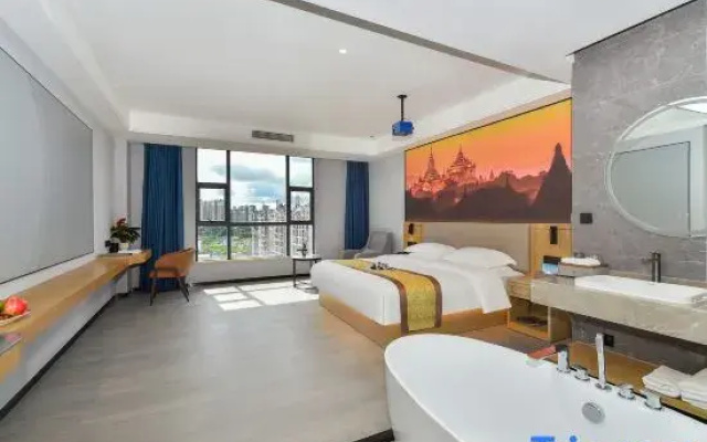 Taiying International Grand Hotel (Dongxing City High-Speed Railway Station Erqiao Port)