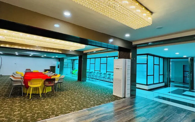 Col's Hotel Uphaar