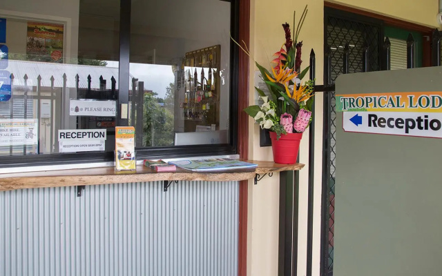 Tropical Lodge