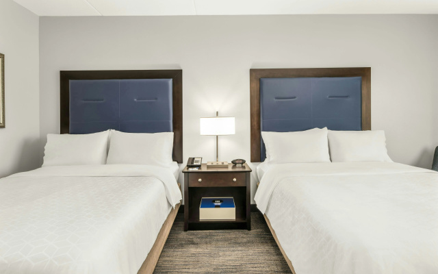 Holiday Inn Express & Suites Wilmington-Newark by IHG