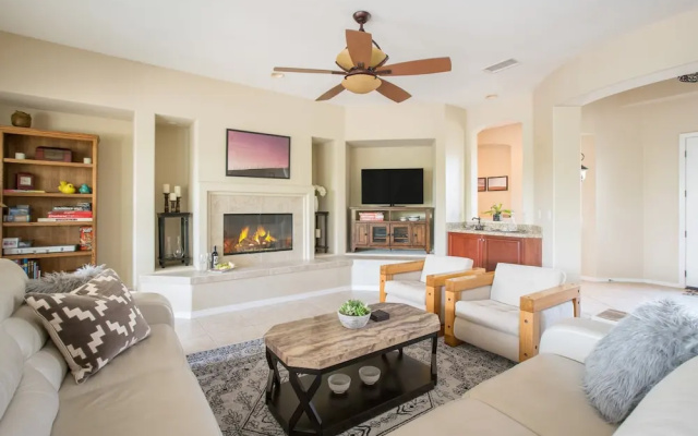 Palisades by Avantstay Gorgeous Backyard w/ Pool, Spa & Games