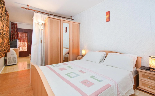 Nice Home in Valtursko Polje With Wifi and 0 Bedrooms